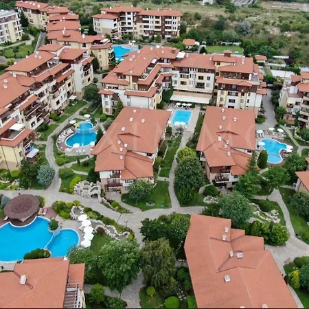 апартамент ния, райска градина / Garden Of Eden Apartment