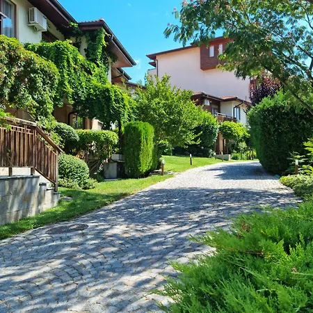 апартамент ния, райска градина / Garden Of Eden Apartment Sveti Vlas