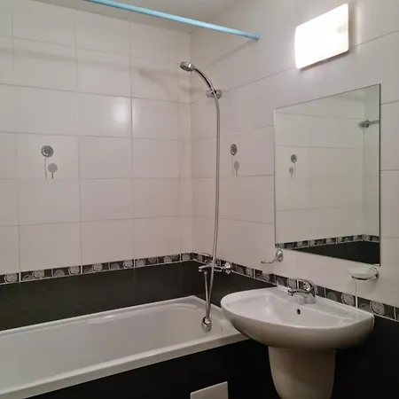 апартамент ния, райска градина / Garden Of Eden Apartment