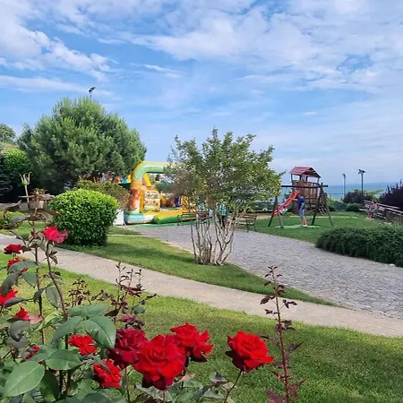 апартамент ния, райска градина / Garden Of Eden Apartment *