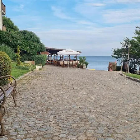 апартамент ния, райска градина / Garden Of Eden Apartment Sveti Vlas