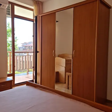 апартамент ния, райска градина / Garden Of Eden Apartment *